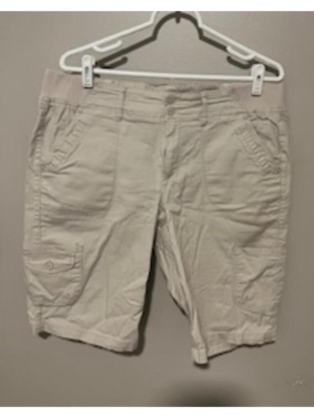 Gloria Vanderbilt Beige Cargo Shorts with Multiple Pockets size 12 - Picture 5 of 7